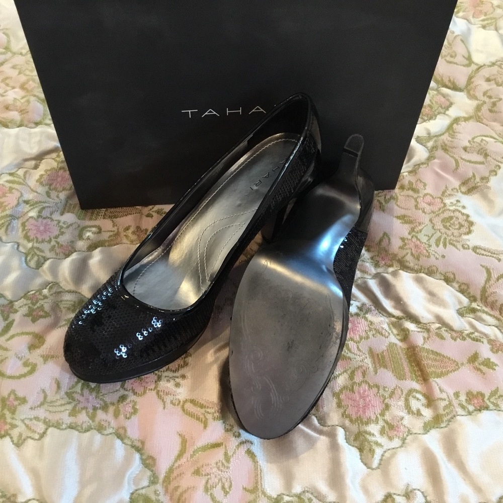 tahari pumps